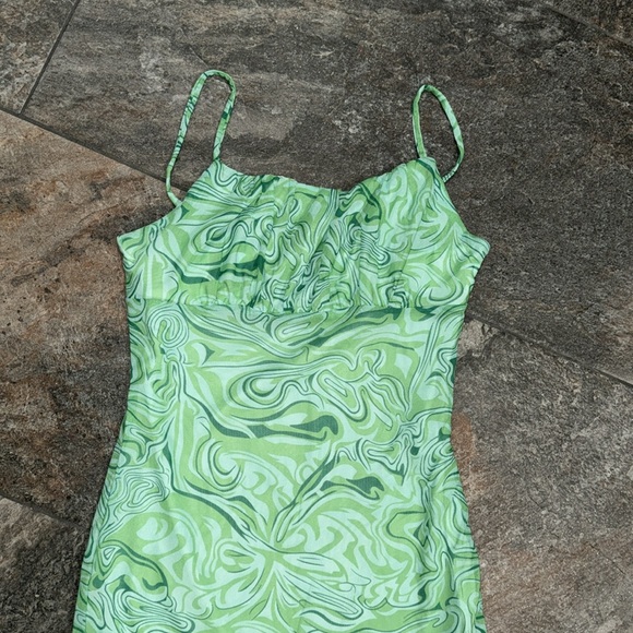 Adorable green mosaic print dress - Picture 3 of 3